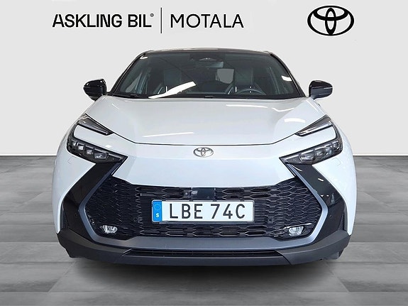 Toyota C-HR 6 of 12