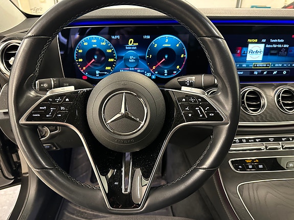 Mercedes-Benz E220 d 3 of 5