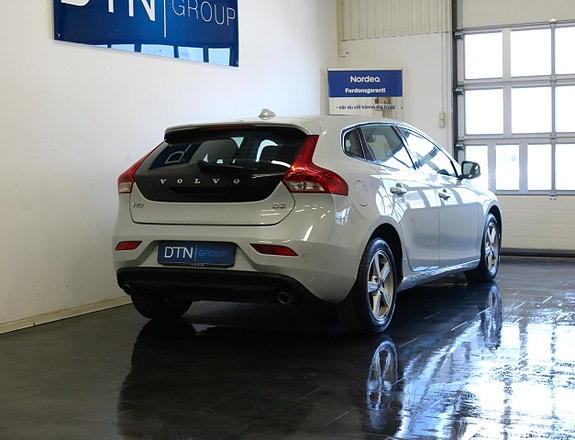 Volvo V40 2 of 23