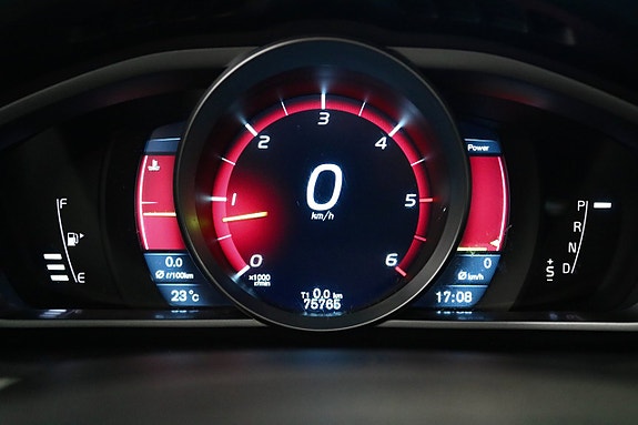 Volvo V40 11 of 23