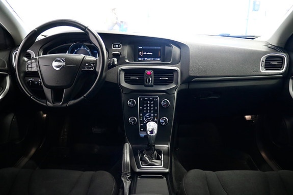 Volvo V40 9 of 23