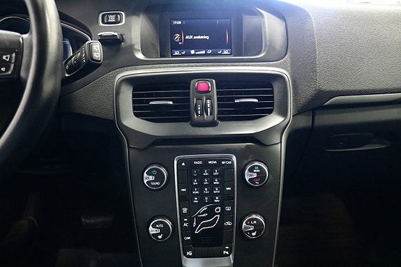 Volvo V40 15 of 23
