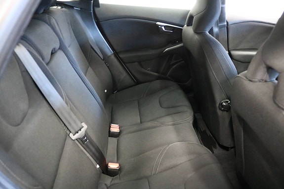 Volvo V40 8 of 23