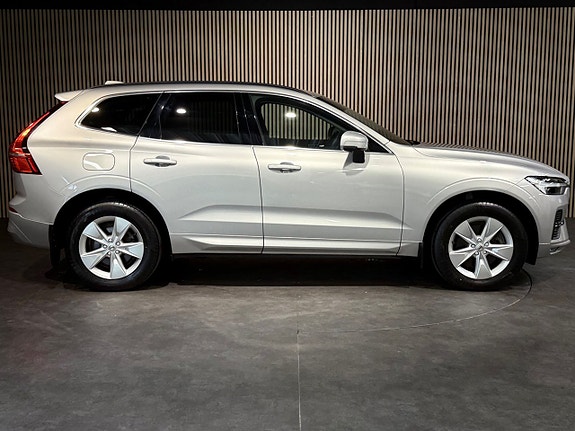 Volvo XC60 2 of 5