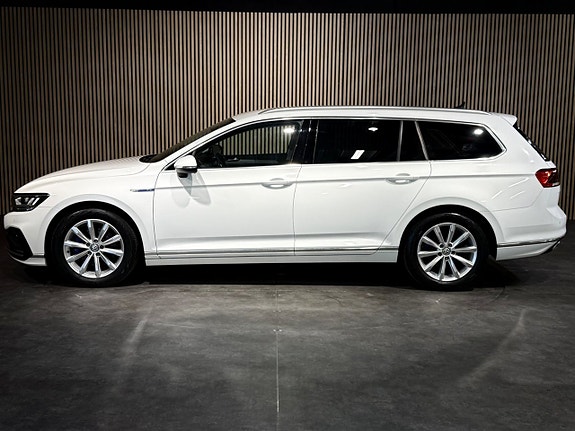 Volkswagen Passat 10 of 26