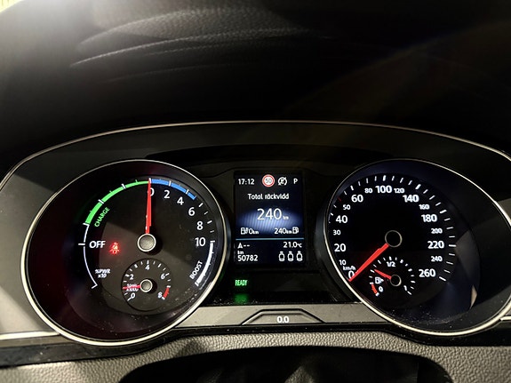 Volkswagen Passat 17 of 26