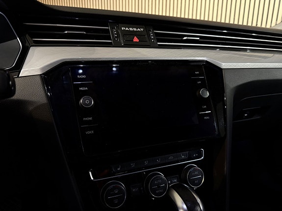 Volkswagen Passat 19 of 26