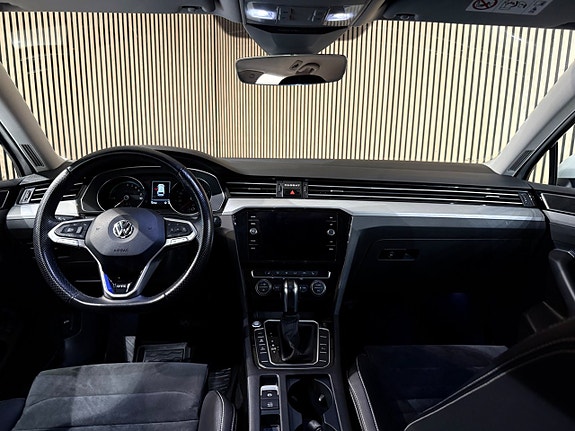 Volkswagen Passat 15 of 26