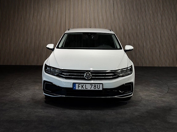 Volkswagen Passat 13 of 26