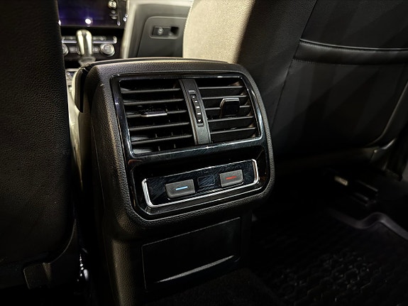 Volkswagen Passat 23 of 26