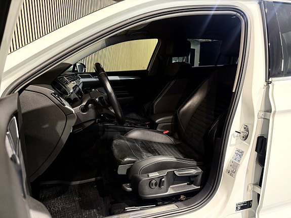 Volkswagen Passat 14 of 26