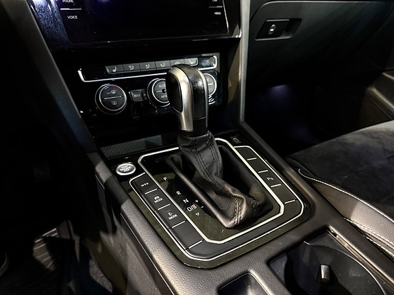 Volkswagen Passat 18 of 26