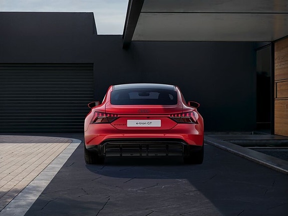 Audi e-tron GT 4 of 5