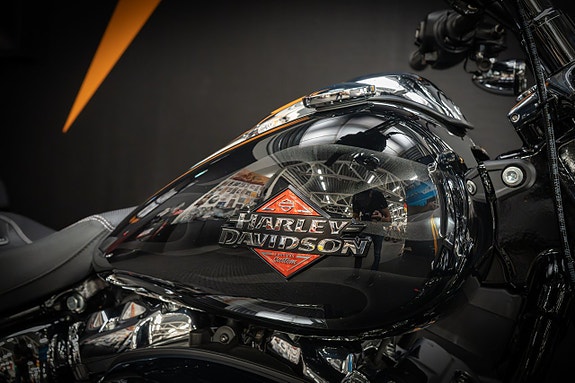 Harley-Davidson Softail Breakout (FXBR) 12 of 16