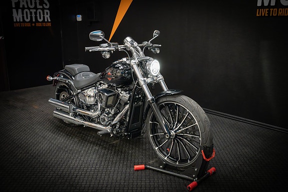 Harley-Davidson Softail Breakout (FXBR) 2 of 16