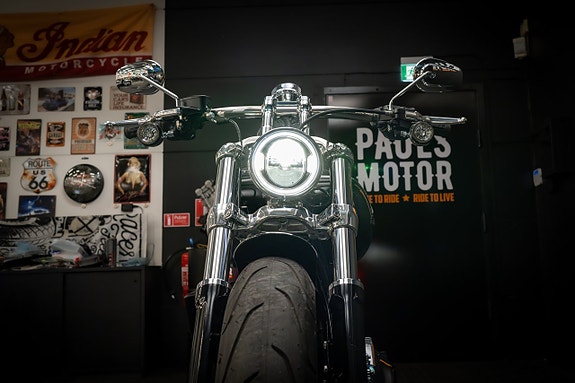 Harley-Davidson Softail Breakout (FXBR) 8 of 16