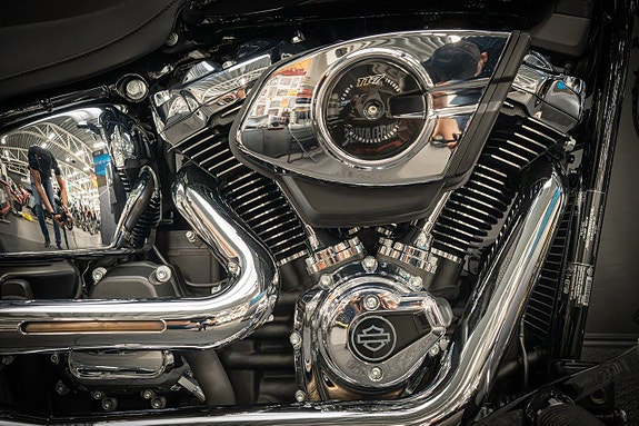 Harley-Davidson Softail Breakout (FXBR) 14 of 16