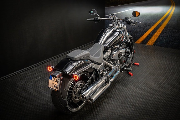 Harley-Davidson Softail Breakout (FXBR) 5 of 16