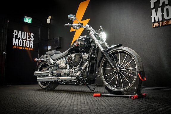 Harley-Davidson Softail Breakout (FXBR) 3 of 16