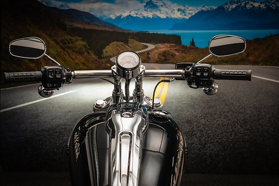 Harley-Davidson Softail Breakout (FXBR) 9 of 16