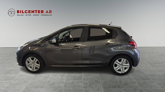 Peugeot 208 2 of 5