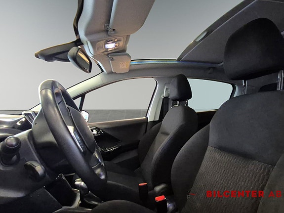 Peugeot 208 11 of 13