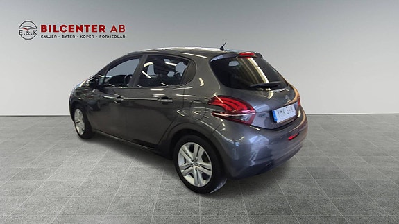 Peugeot 208 3 of 5