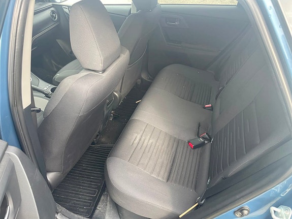 Toyota Auris 13 of 19