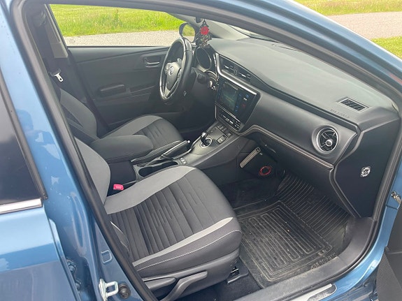 Toyota Auris 12 of 19