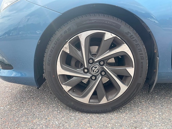 Toyota Auris 9 of 19