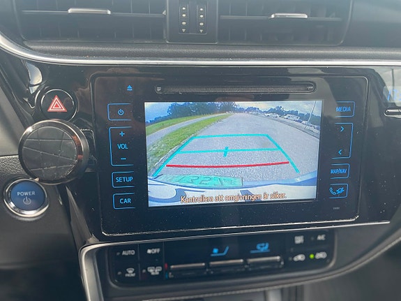 Toyota Auris 8 of 19