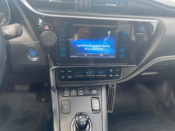 Toyota Auris 6 of 19