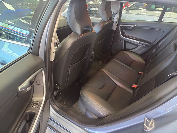 Volvo V60 4 of 5