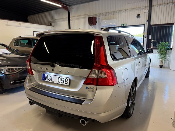 Volvo V70 13 of 23