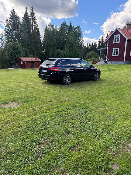 Peugeot 308 SW 4 of 5