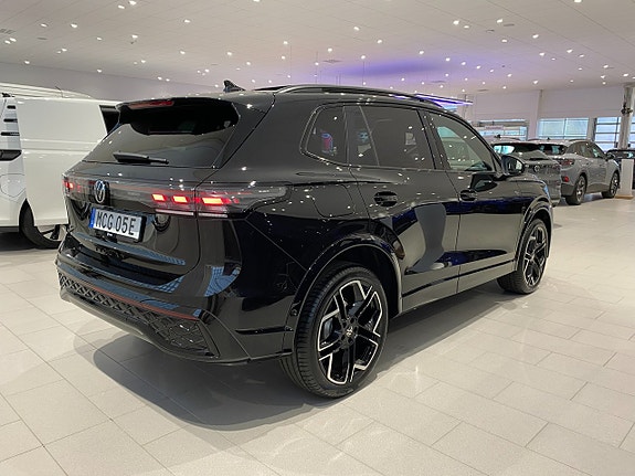 Volkswagen Tiguan 3 of 5