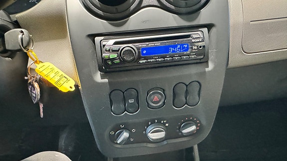 Dacia Sandero 10 of 14