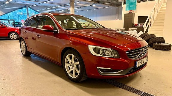Volvo V60 2 of 7