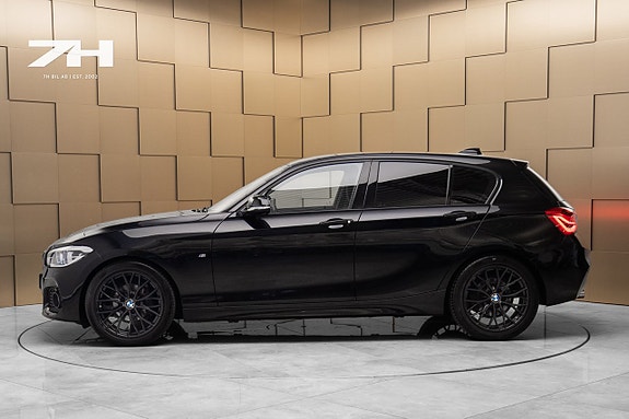 BMW 118d 2 of 5