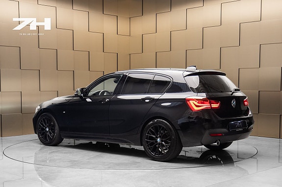 BMW 118d 3 of 5