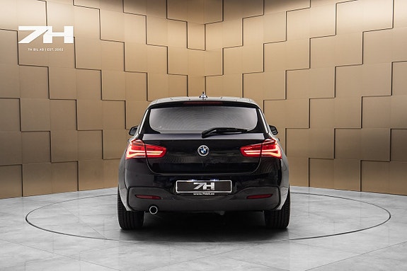 BMW 118d 4 of 5
