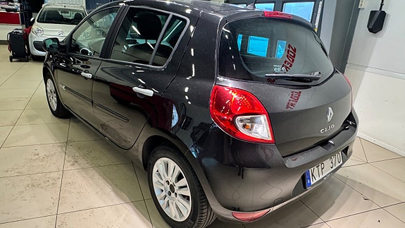 Renault Clio 12 of 18