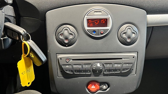 Renault Clio 10 of 18