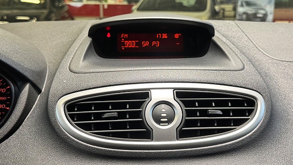 Renault Clio 11 of 18