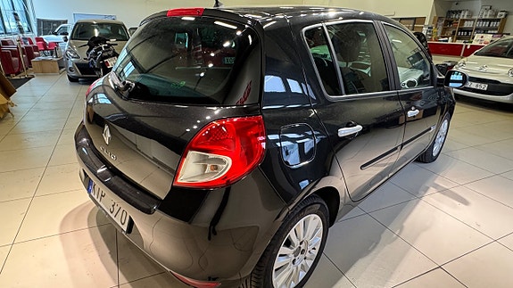 Renault Clio 14 of 18