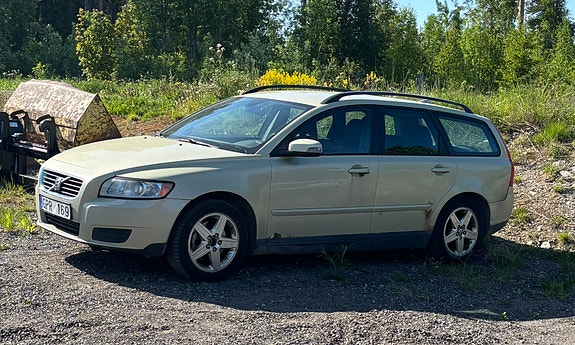 Volvo V50 2 of 3