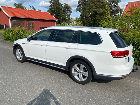 Volkswagen Passat Alltrack 8 of 16