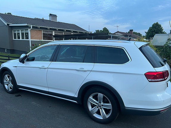 Volkswagen Passat Alltrack 16 of 16