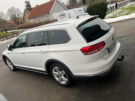 Volkswagen Passat Alltrack 10 of 16