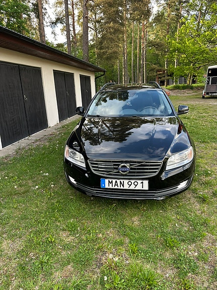 Volvo V70 3 of 5